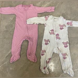 Carter’s size 9m footie pajamas set of 2